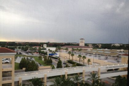 O que vale a pena comprar em Orlando em 2026: enxoval, eletrônicos, roupas e alfândega